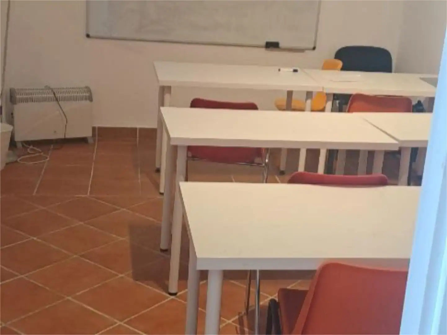 Local de alquiler en Tomares con Aire acondicionado, Calefacción y Amueblado