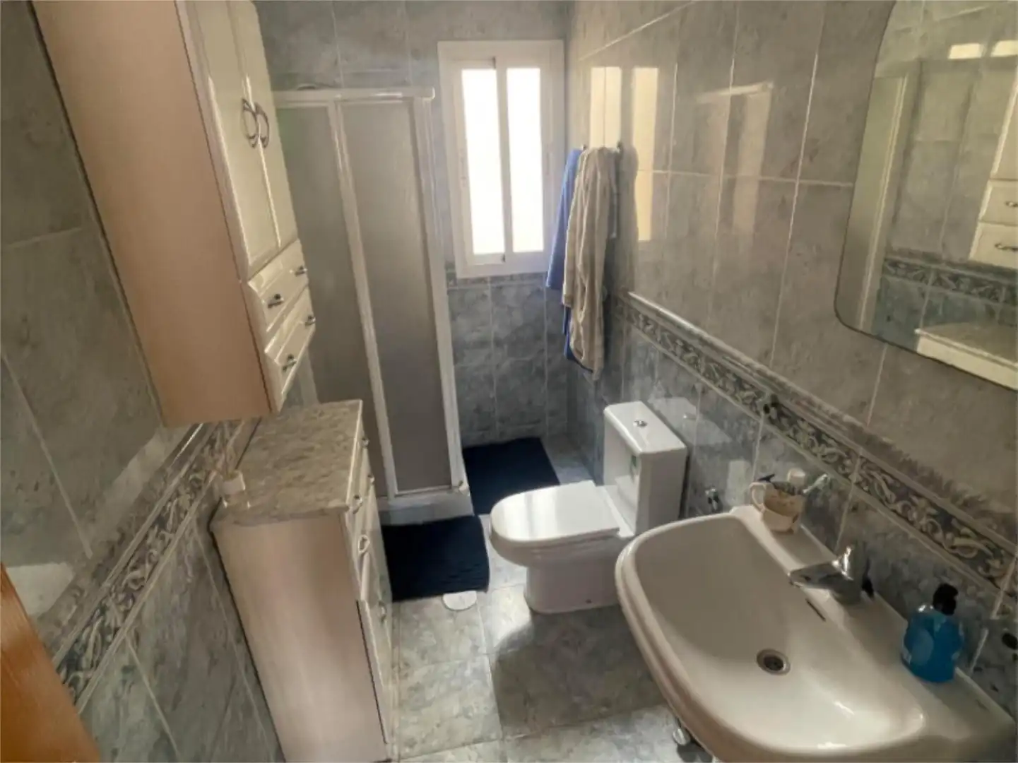 Badezimmer von Wohnung zur Miete in Roquetas de Mar mit Klimaanlage, Heizung und Terrasse