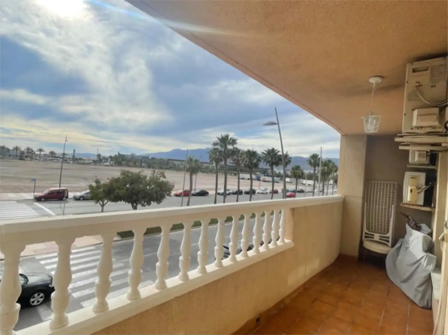 Außenansicht von Wohnung zur Miete in Roquetas de Mar mit Klimaanlage, Heizung und Terrasse