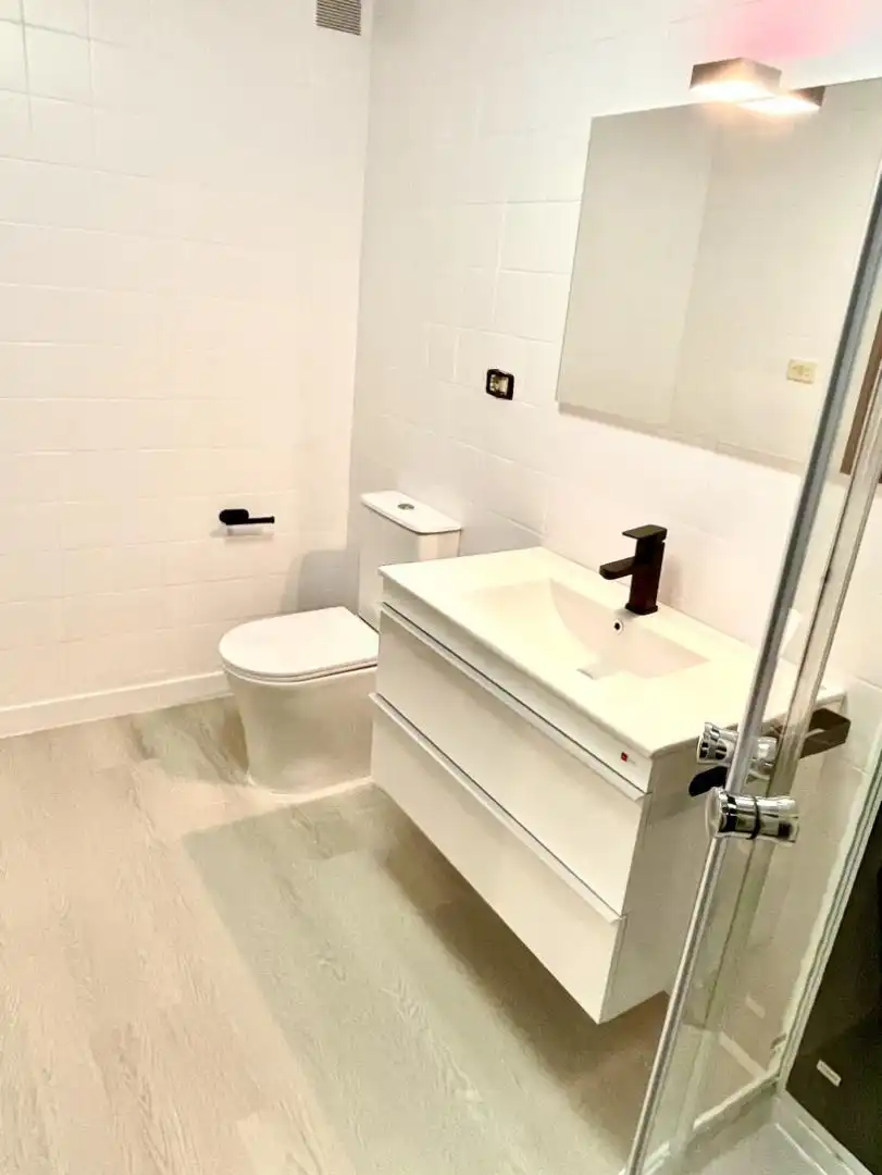Bathroom of Flat for share in Chantada  with Heating, Parquet flooring and Furnished