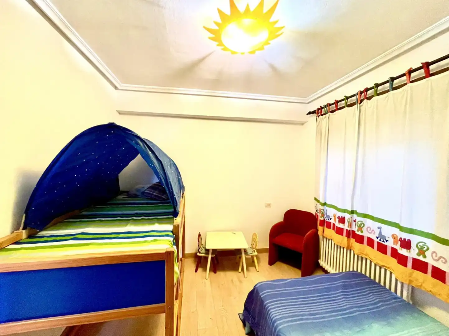 Bedroom of Flat for share in Chantada  with Heating, Parquet flooring and Furnished