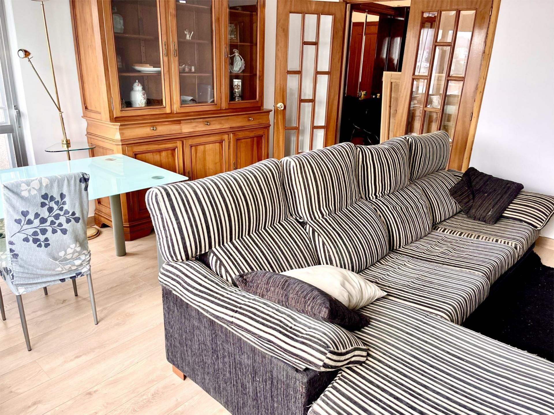 Living room of Flat to share in Chantada  with Heating, Parquet flooring and Furnished