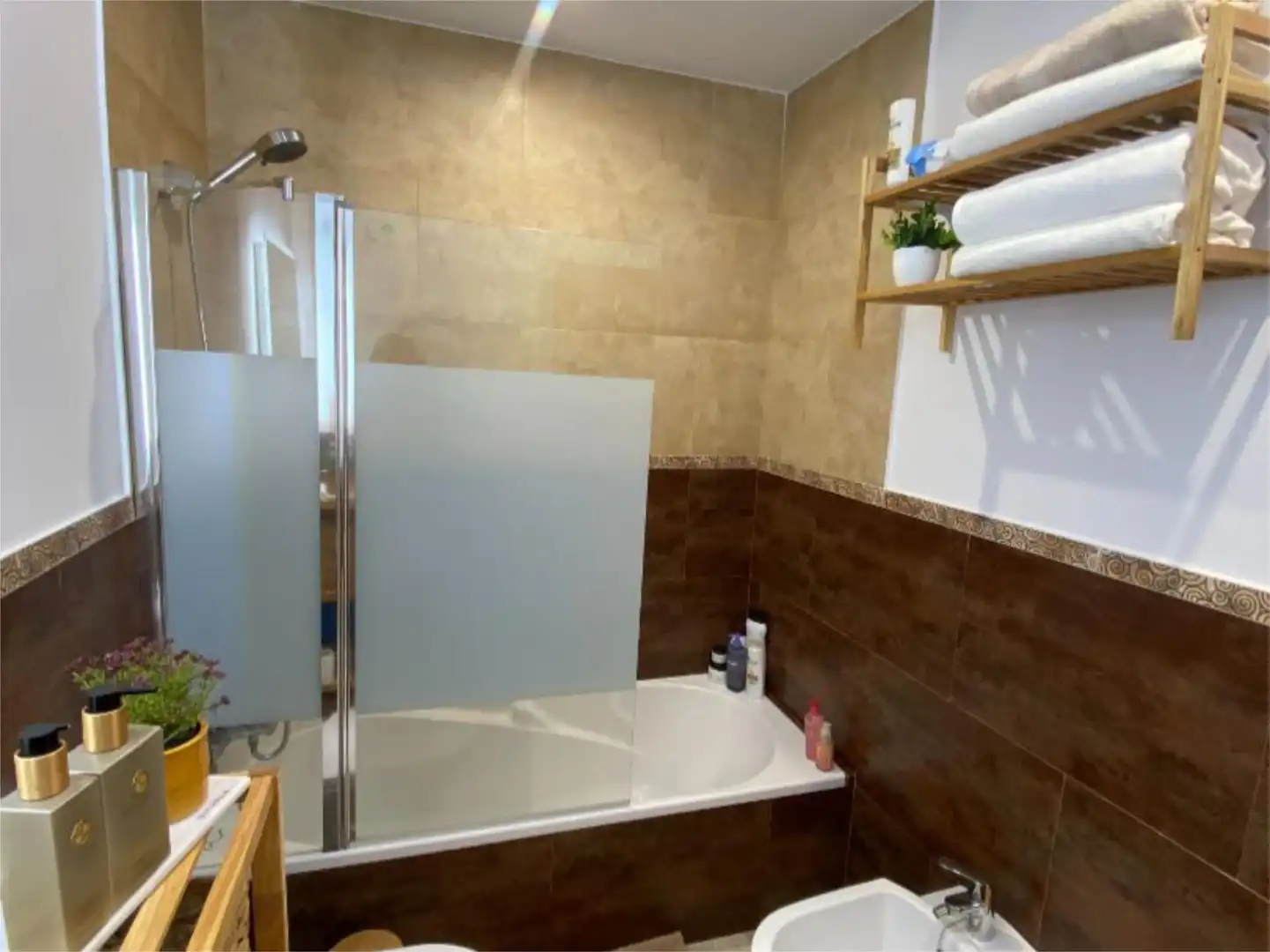 Houses for rent in Calle la Caballa, 28, La Barrosa Bathroom of Houses for rent in Chiclana de la Frontera with Air Conditioner, Heating and Private garden