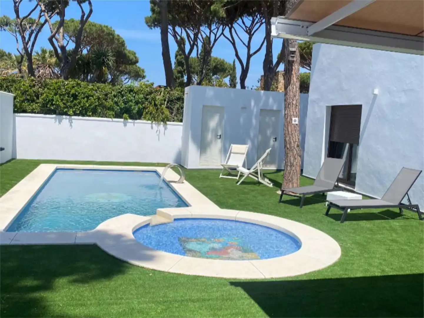 Houses for rent in Calle la Caballa, 28, La Barrosa Swimming pool of Houses for rent in Chiclana de la Frontera with Air Conditioner, Heating and Private garden