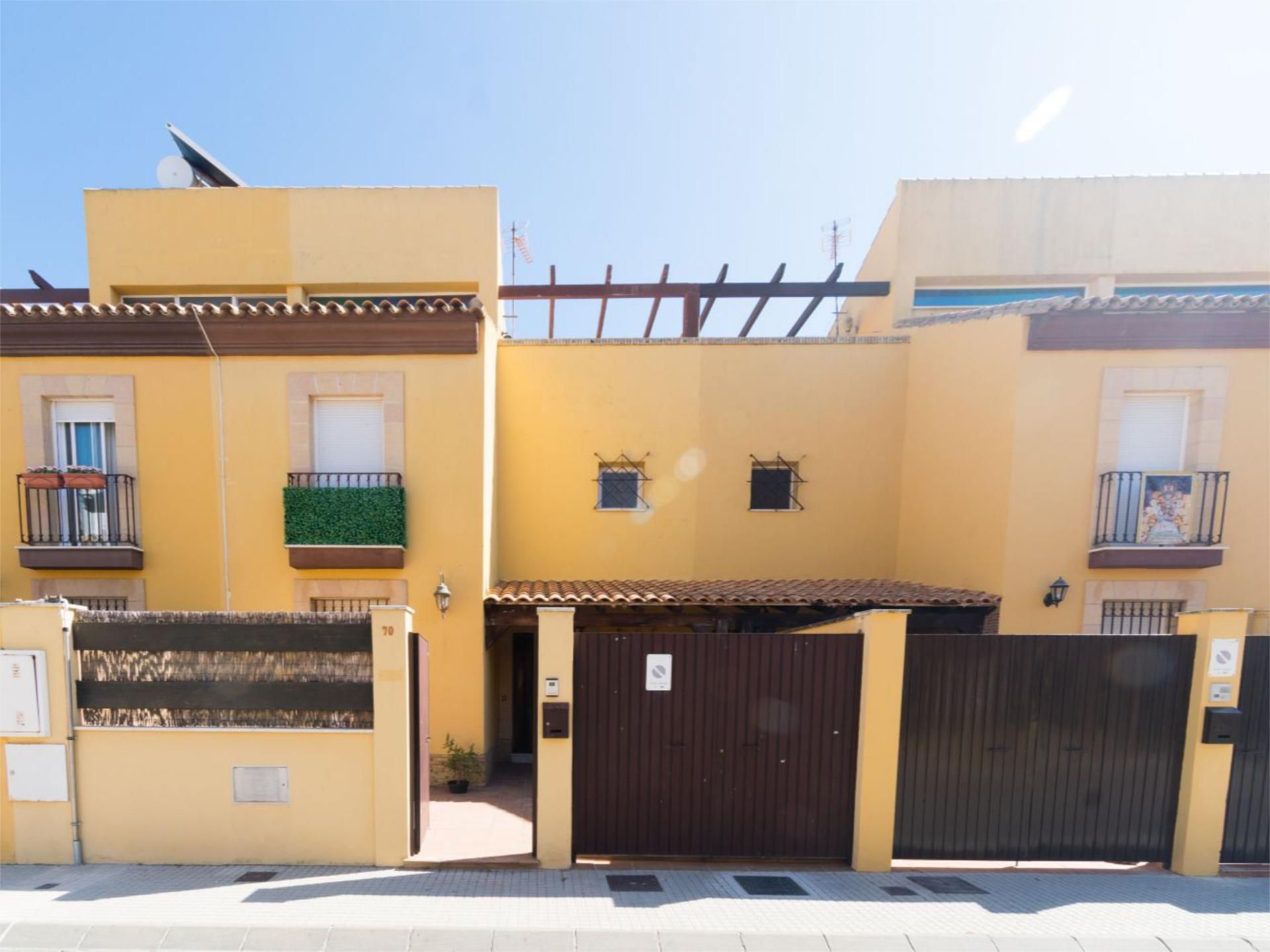 Vista exterior de Casa adosada de lloguer en Rota amb Aire condicionat, Calefacció i Jardí privat