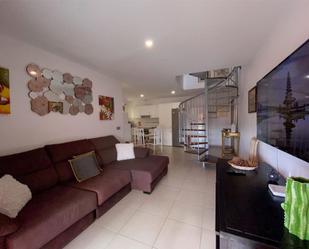 Sala d'estar de Àtic en venda en Guía de Isora amb Aire condicionat, Terrassa i Balcó