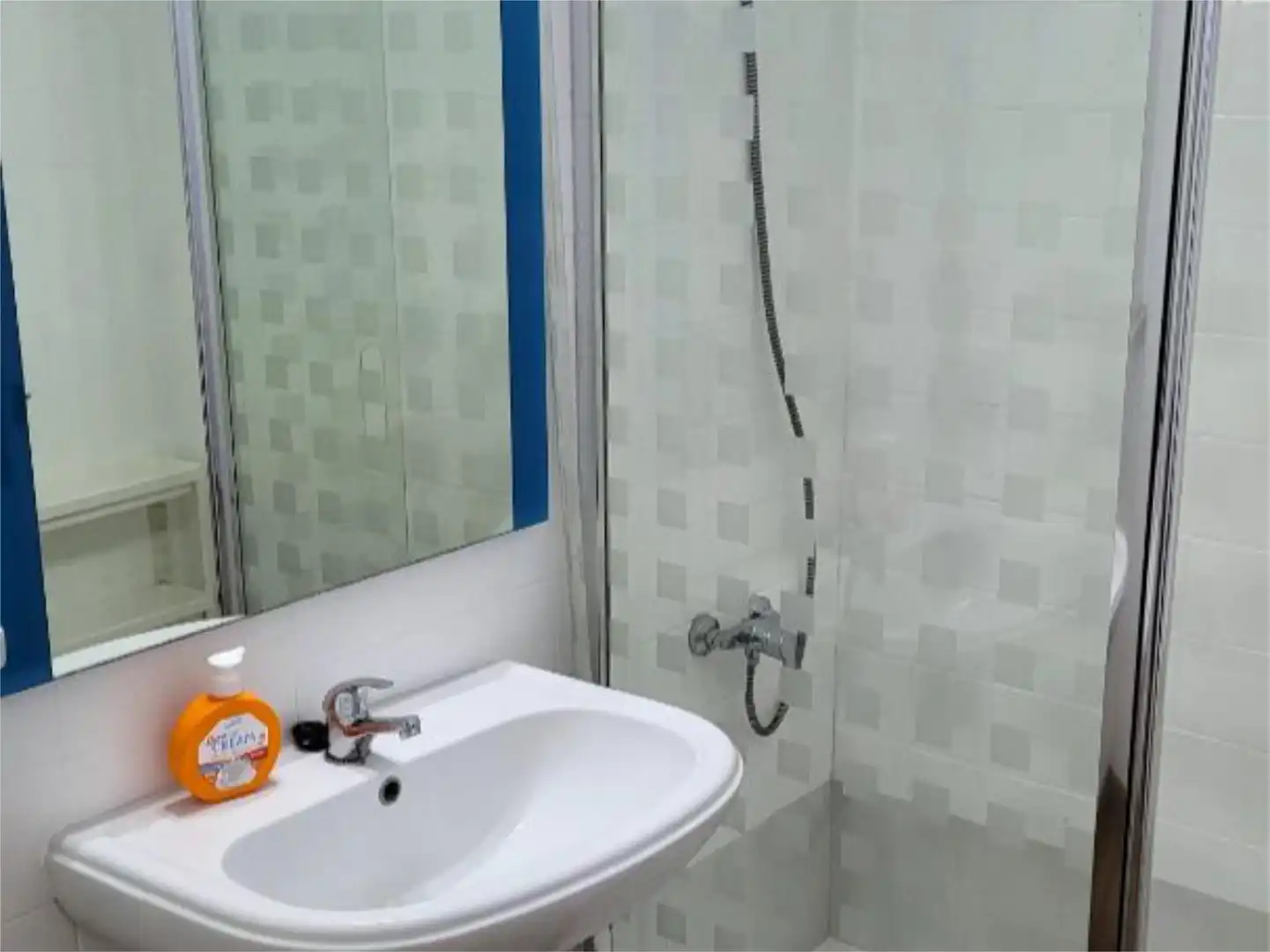 Room in Carrer Polo de Bernabé, 32, Piscinas Room in Carrer Polo de Bernabé, 32, Piscinas