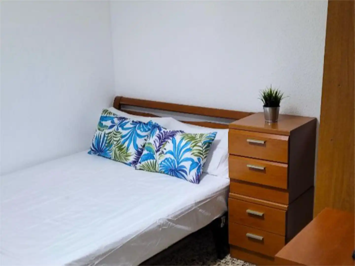 Room in Carrer Polo de Bernabé, 32, Piscinas Room in Carrer Polo de Bernabé, 32, Piscinas