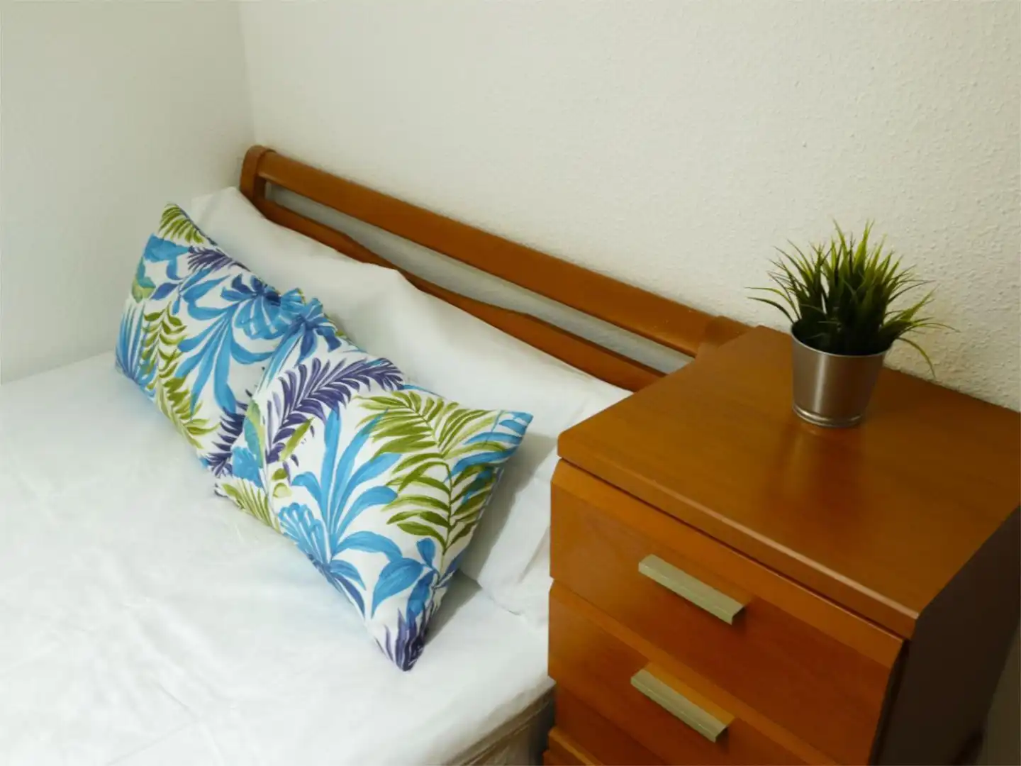 Room in Carrer Polo de Bernabé, 32, Piscinas Room in Carrer Polo de Bernabé, 32, Piscinas