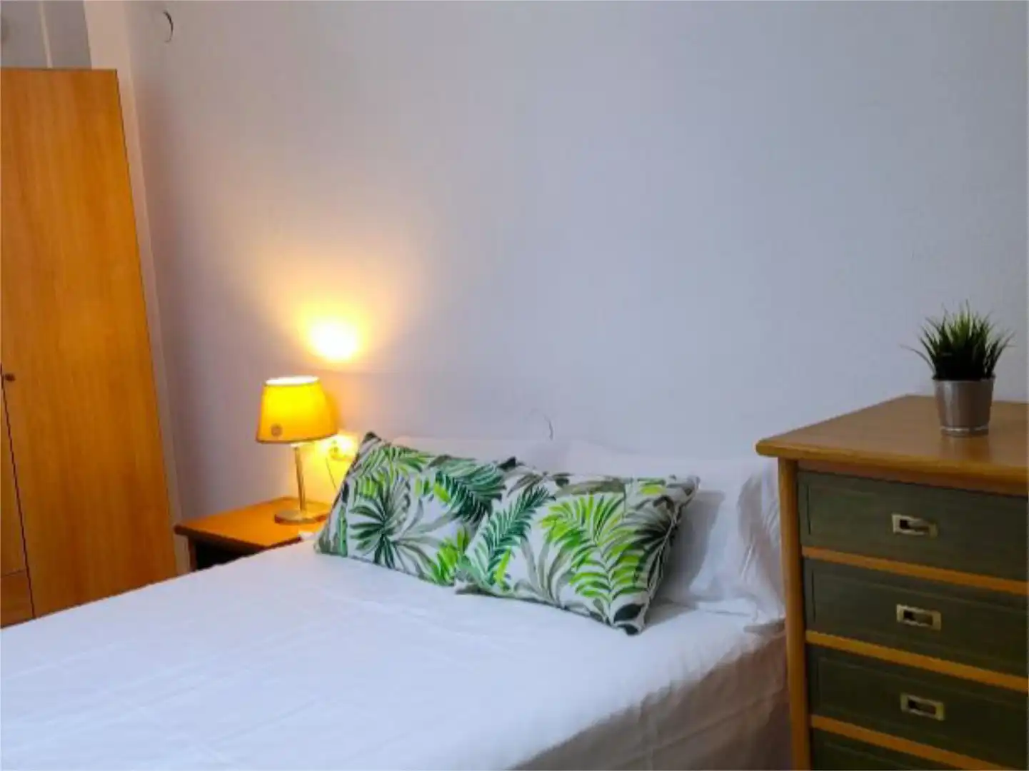 Room in Carrer Polo de Bernabé, 32, Piscinas Room in Carrer Polo de Bernabé, 32, Piscinas