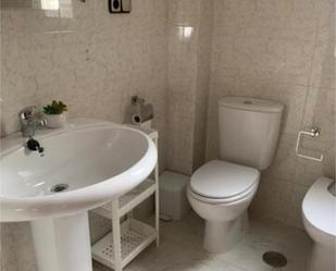 Bathroom of Flat to rent in Baena