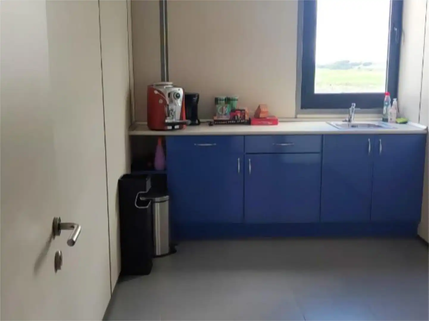 Oficina de lloguer a Carretera Madrid-Irún, San Julián - Barriada de Cortes Cuina de Oficina de lloguer en Burgos