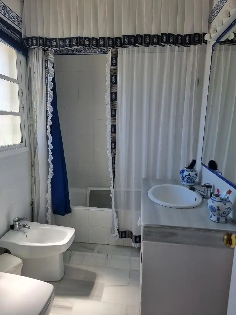 Casa o xalet de lloguer a Calle Grulla, 8, Soto de Vistahermosa Bany de Casa o xalet de lloguer en El Puerto de Santa María amb Aire condicionat, Calefacció i Moblat