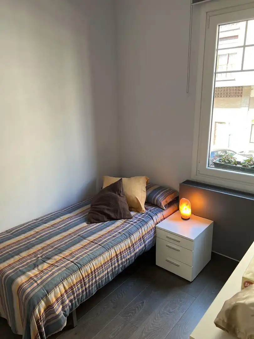 Schlafzimmer von Erdgeschoss zur untervermieten in Bilbao  mit Heizung, Parkett und Möbliert