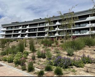 Vista exterior de Pis de lloguer en Pozuelo de Alarcón amb Aire condicionat, Terrassa i Piscina