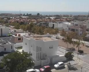 Vista exterior de Casa o xalet en venda en Vélez-Málaga amb Aire condicionat, Terrassa i Piscina