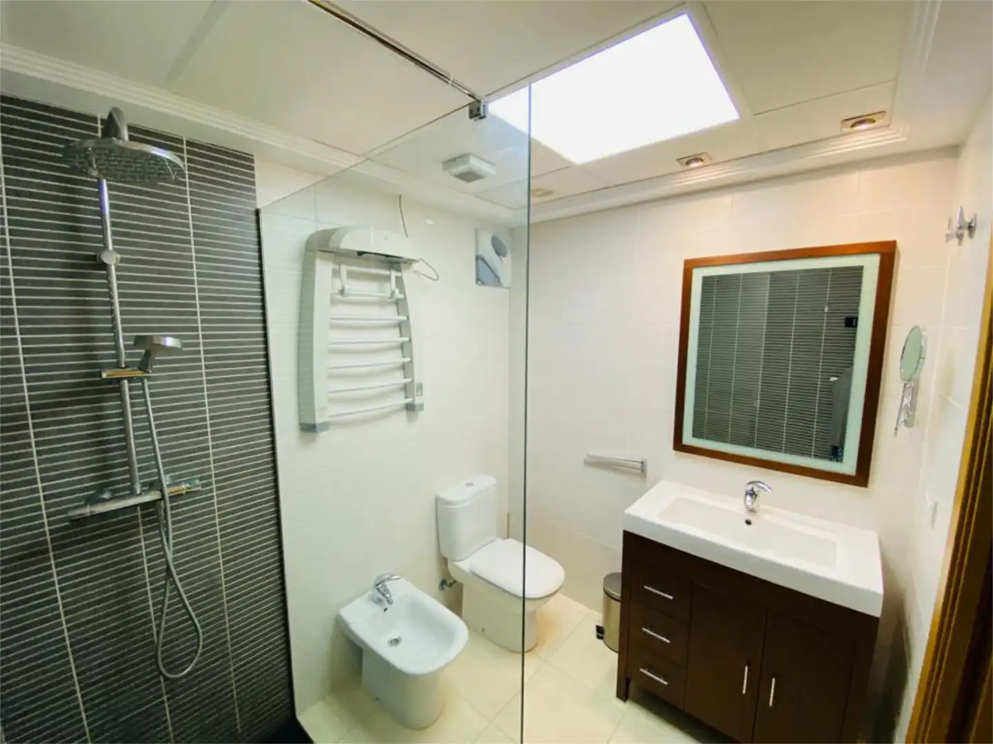 Baño de Piso para compartir en Leganés