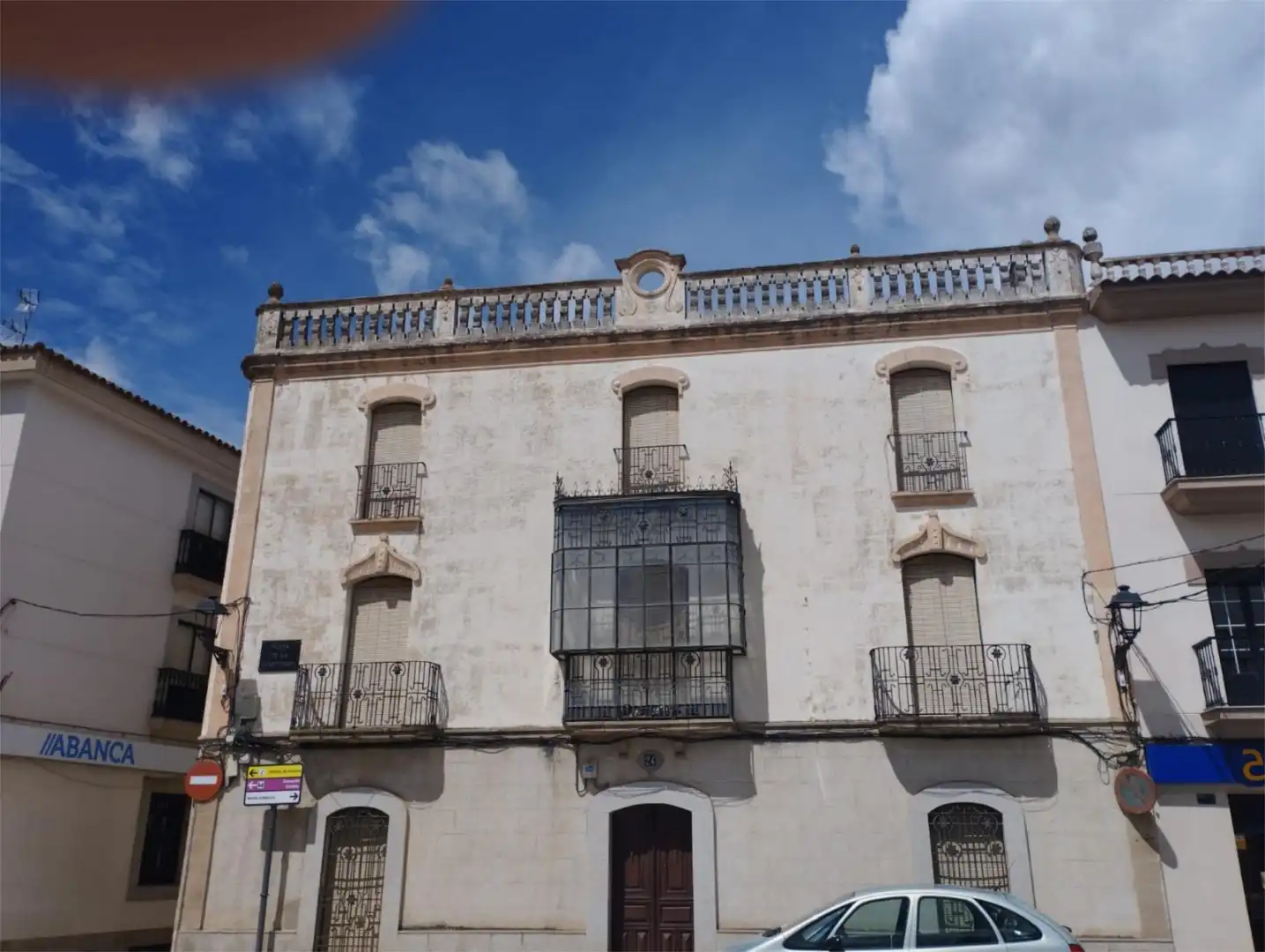 Vista exterior de Casa adosada en venda en Arroyo de la Luz amb Jardí privat, Parquet i Terrassa
