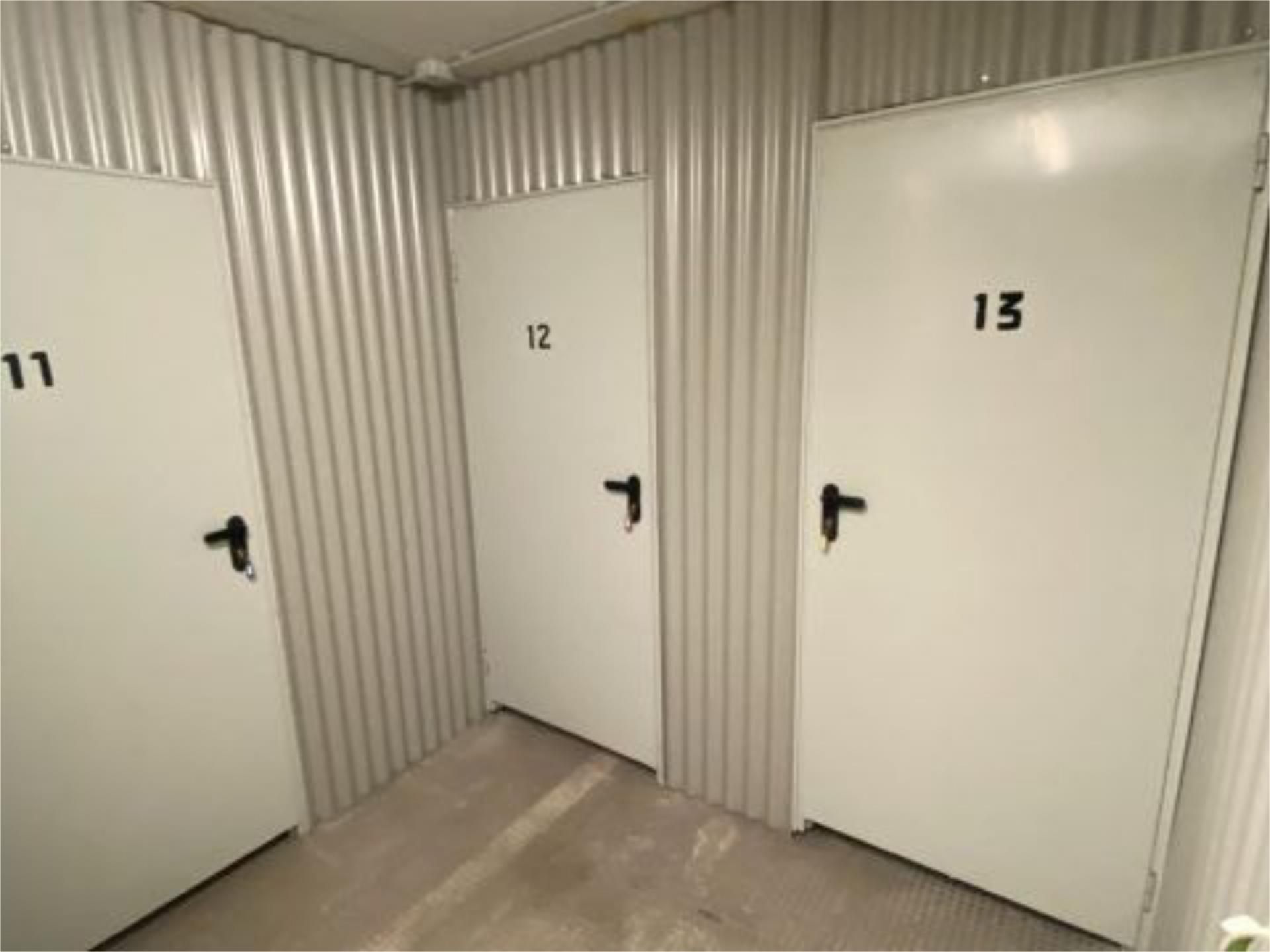 Parking of Box room to rent in Almansa