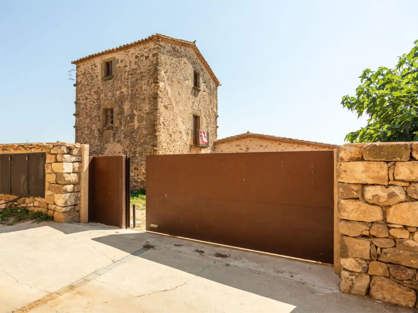Finca rústica en venta en Plaça St Iscle, 1, Serra de Daró Vista exterior de Finca rústica en venta en Serra de Daró con Jardín privado