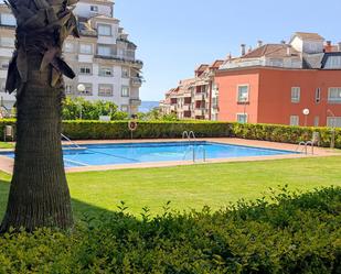 Piscina de Apartament de lloguer en Sanxenxo amb Calefacció, Terrassa i Piscina