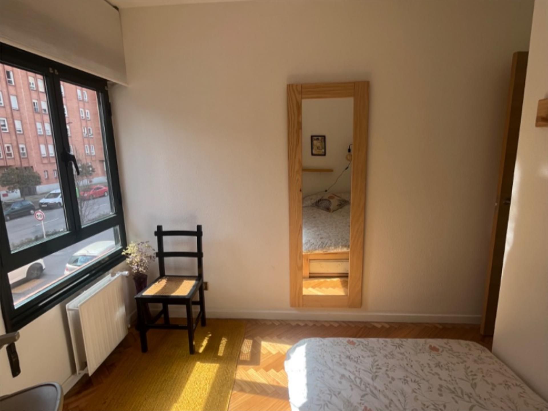 Bedroom of Flat to share in Gijón   with Heating, Parquet flooring and Terrace