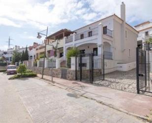 Exterior view of Single-family semi-detached for sale in Estepona  with Terrace, Swimming Pool and Balcony