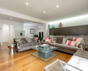 Living room of Flat for sale in  Madrid Capital  with Air Conditioner, Terrace and Balcony