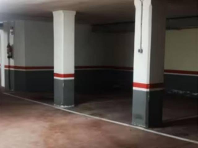 Garaje en Alquiler en Avenida Carlos V, 101 en Sur - PAU 4