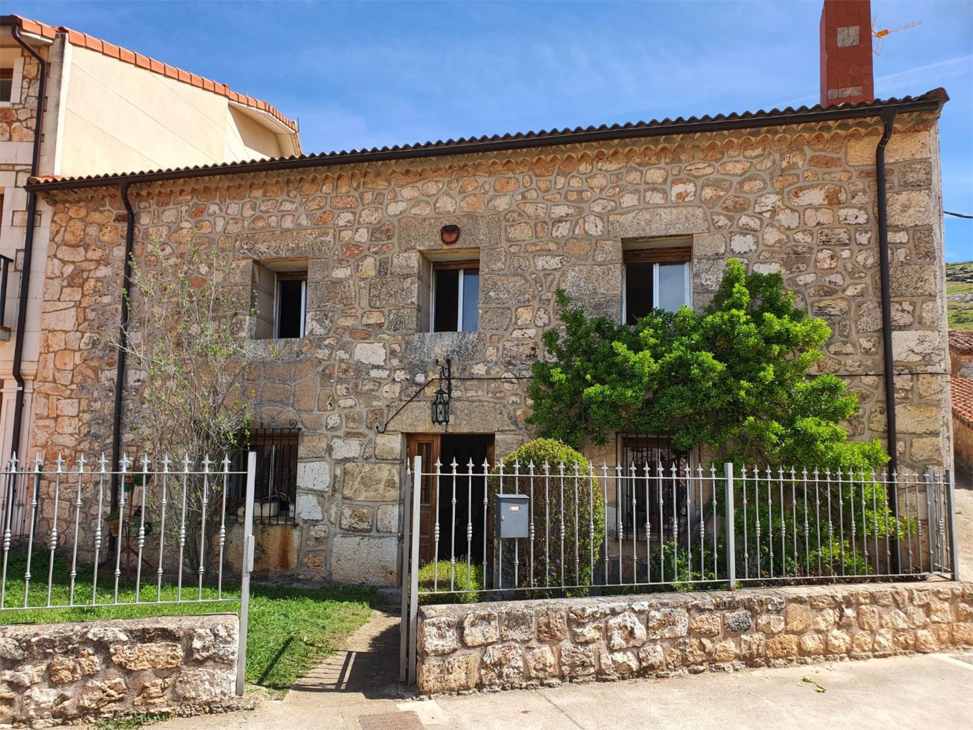 Vista exterior de Casa o xalet en venda en Los Ausines amb Jardí privat i Moblat