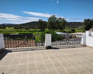 Vista exterior de Casa adosada en venda en Espiel amb Calefacció, Terrassa i Balcó