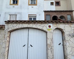 Vista exterior de Casa adosada en venda en Algeciras amb Terrassa i Balcó