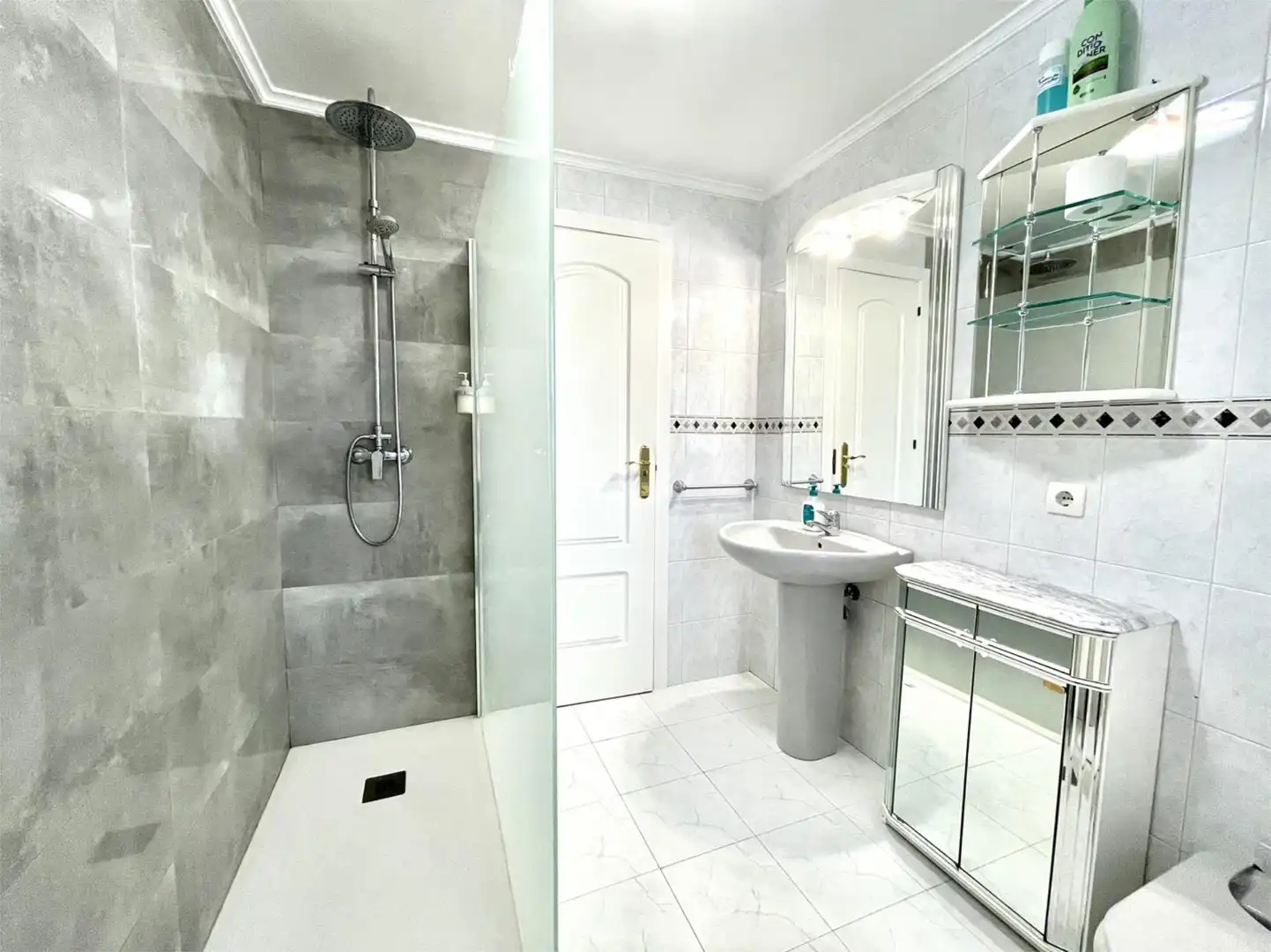 Bathroom of Flat for share in Santander  with Heating, Parquet flooring and Terrace