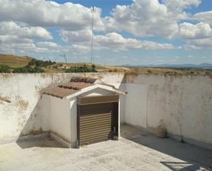 Vista exterior de Casa adosada en venda en El Carpio de Tajo amb Terrassa i Balcó