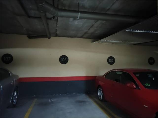 Garaje en Alquiler en Calle Ribera del Carrión, 2 en Parque Alameda - Paula López