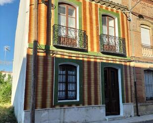 Vista exterior de Casa adosada en venda en Villarramiel amb Balcó