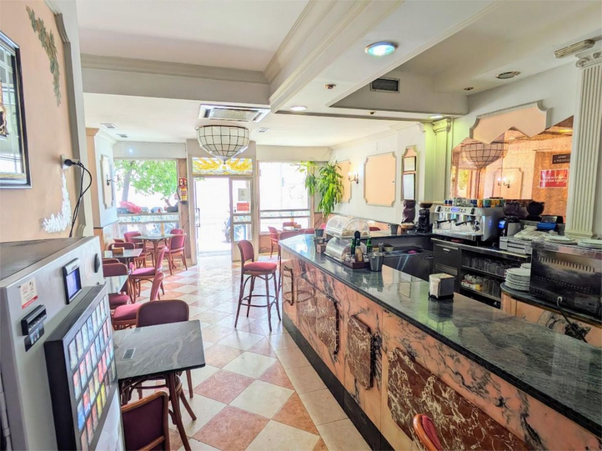 Premises for sale in  Granada Capital  with Air Conditioner and Heating