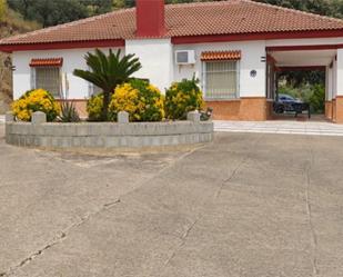 Vista exterior de Casa o xalet en venda en Andújar amb Aire condicionat, Terrassa i Piscina