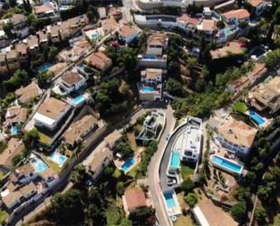 Vista exterior de Casa o xalet en venda en Marbella amb Terrassa