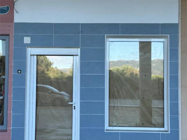 Local comercial en Alquiler en Avenida Oceanía, 5 en La Granja - La Colina - Los Pastores