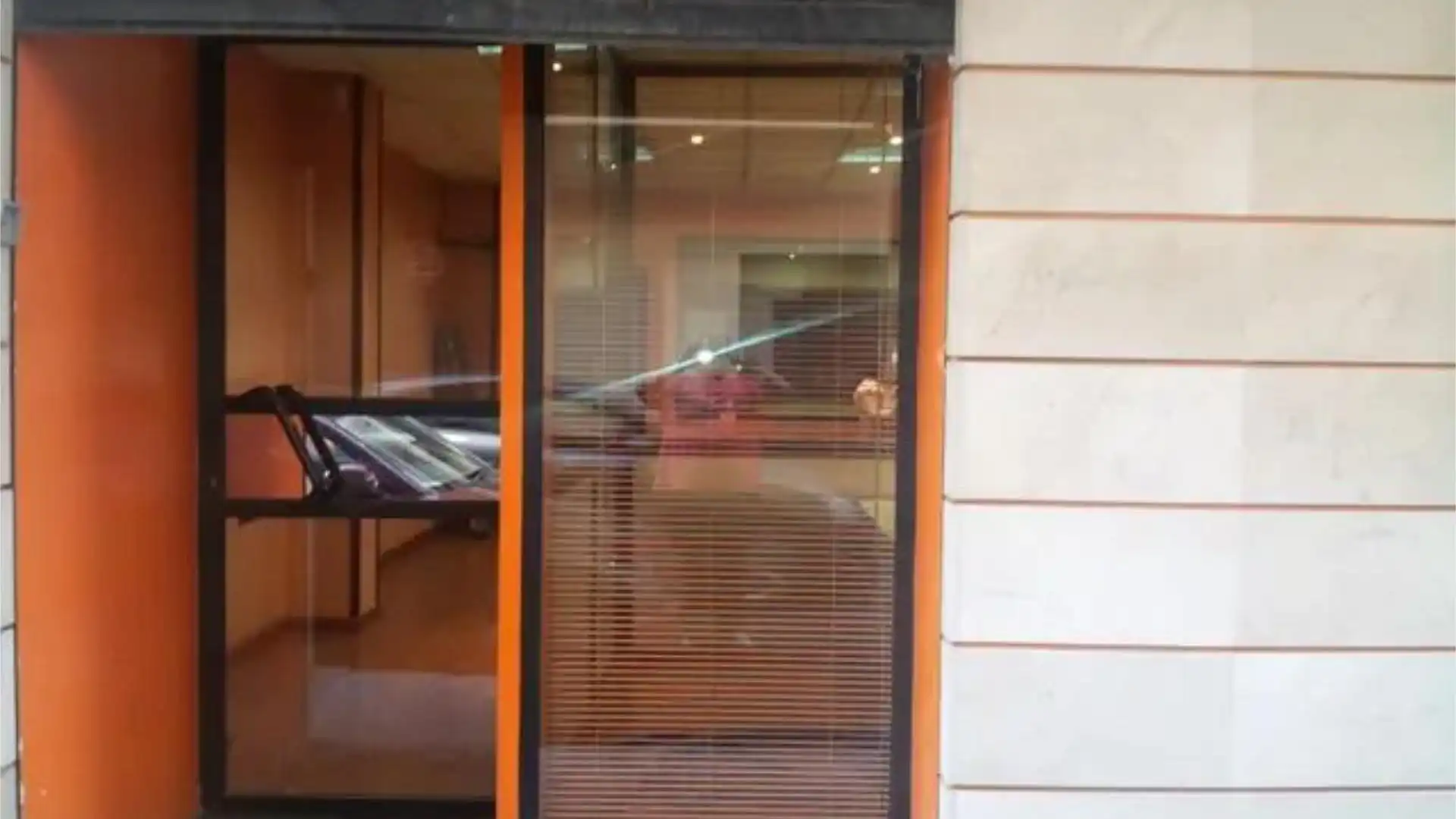 Oficina de alquiler en  Jaén Capital con Parquet y Amueblado