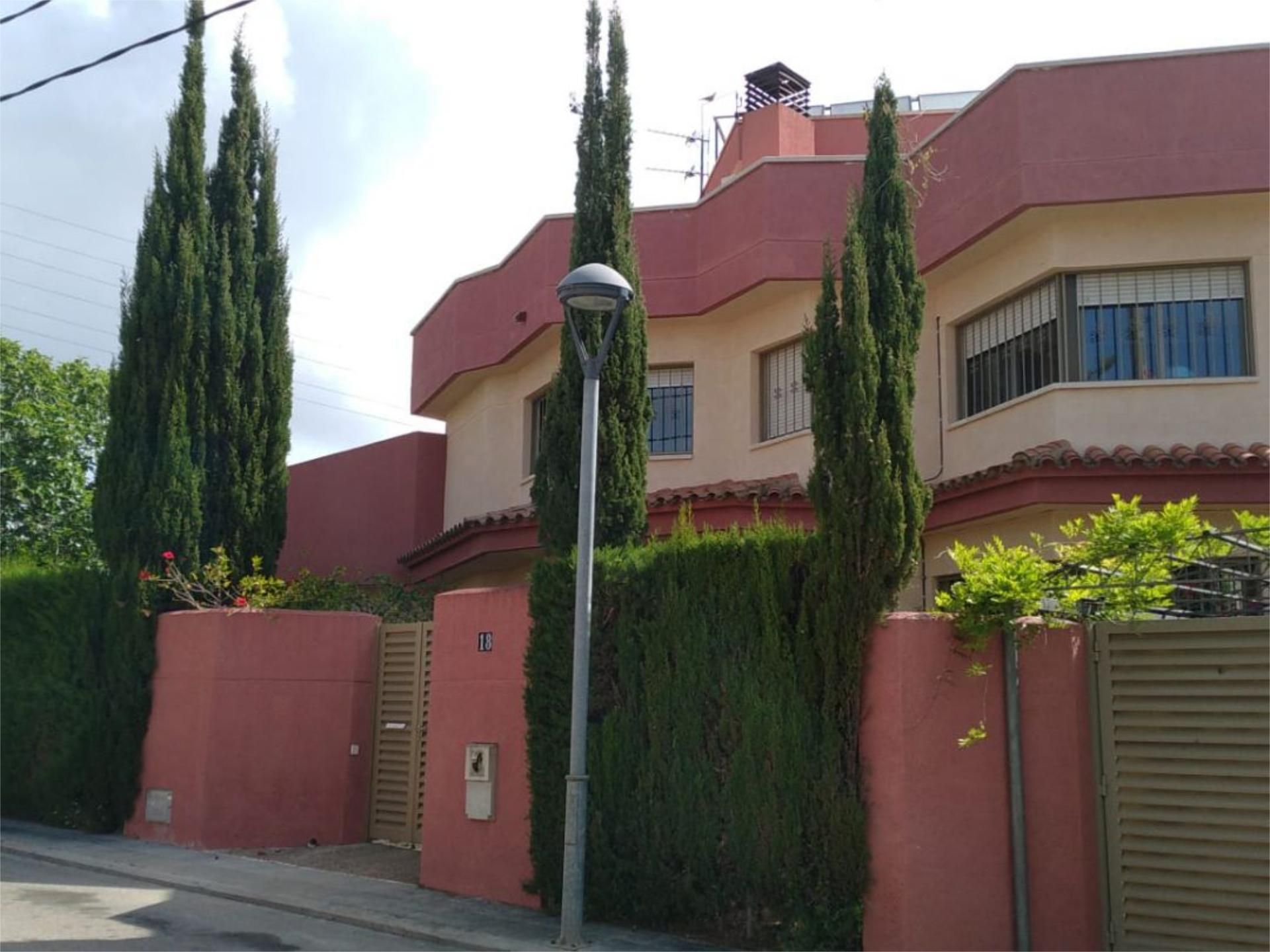 Vista exterior de Casa o xalet en venda en Cambrils amb Aire condicionat, Terrassa i Piscina