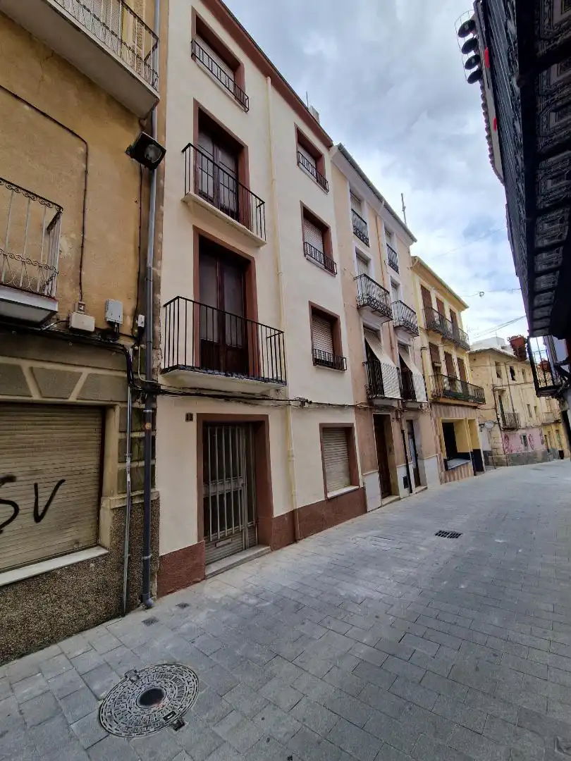 Vista exterior de Casa adosada de lloguer en Ibi amb Terrassa, Traster i Moblat