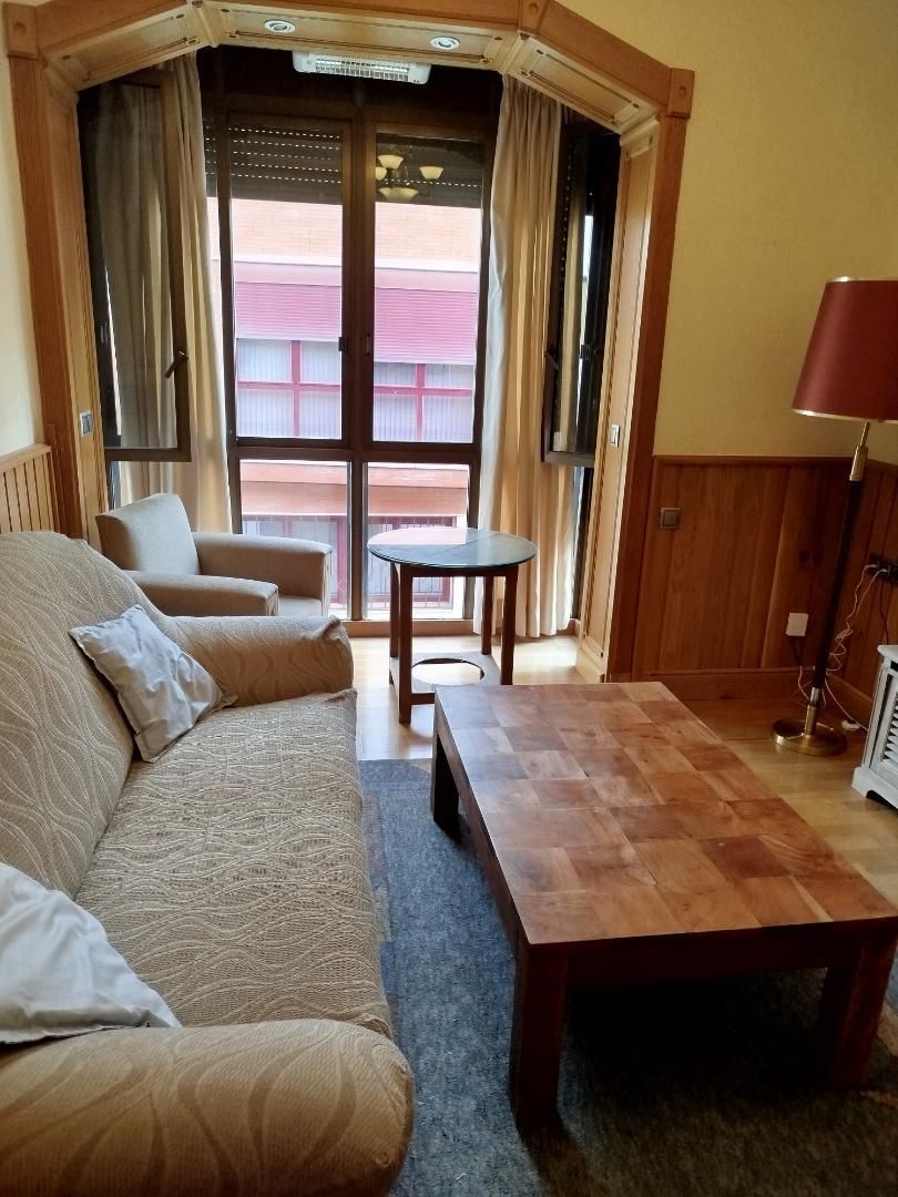 Living room of Single-family semi-detached for sale in Valdepeñas  with Air Conditioner, Heating and Parquet flooring