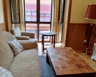 Sala d'estar de Casa adosada en venda en Valdepeñas amb Aire condicionat i Terrassa