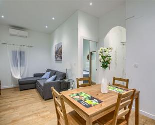 Sala d'estar de Apartament en venda en  Madrid Capital amb Aire condicionat