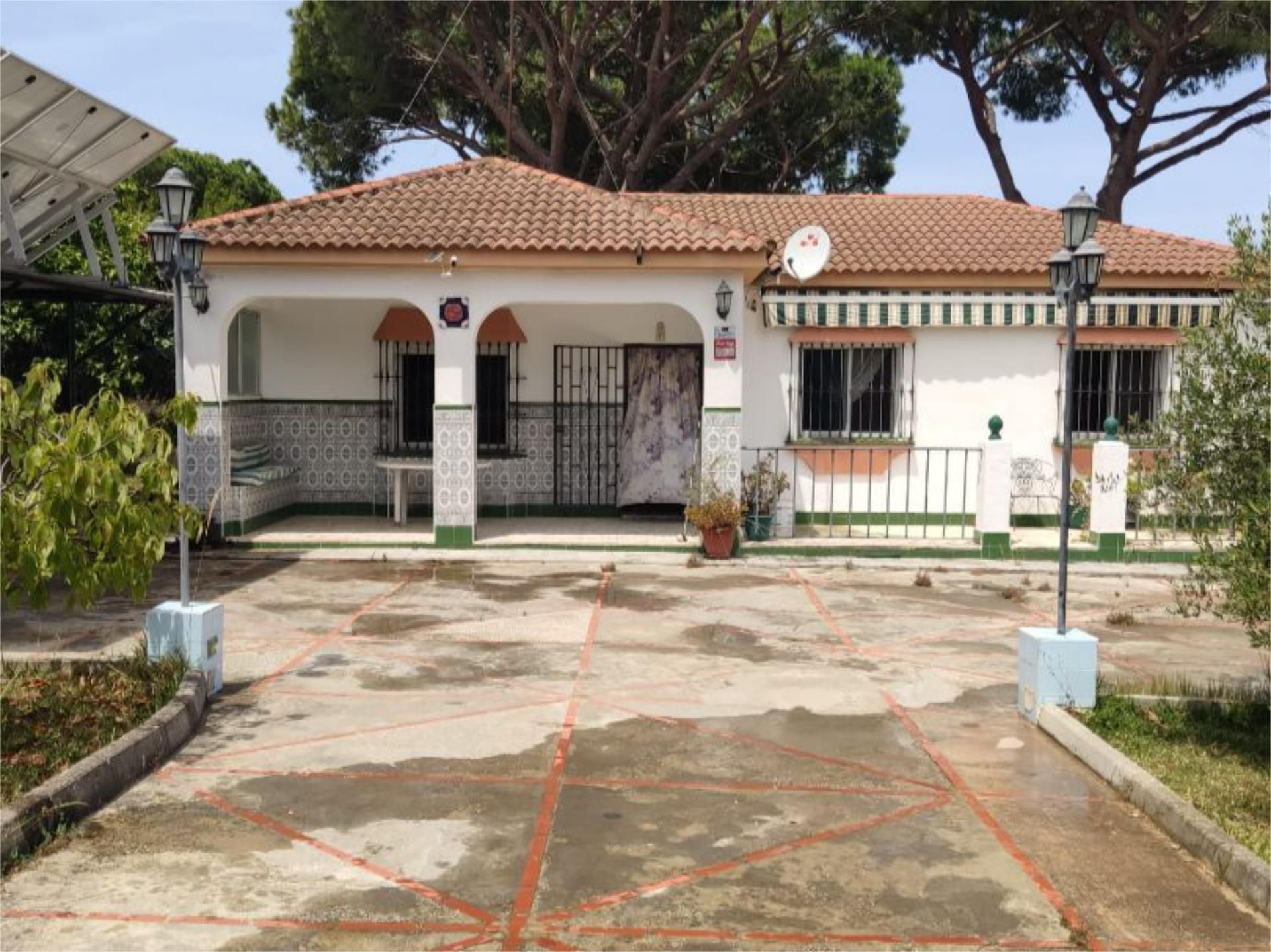 Exterior view of House or chalet for sale in Chiclana de la Frontera  with Private garden, Storage room and Swimming Pool