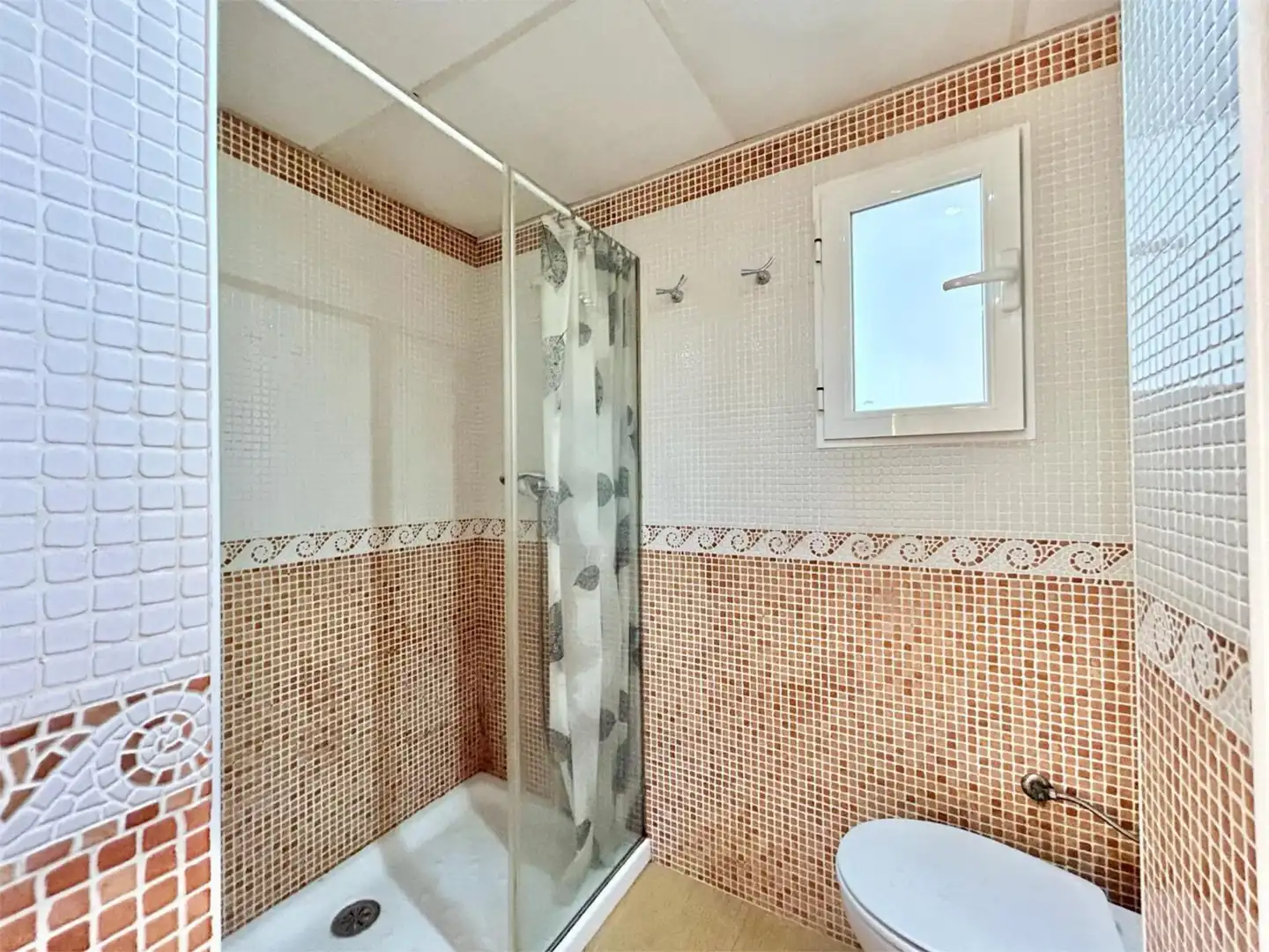 Flat for sale in Pasaje Aguilar de la Frontera, 5, Sector Sur Bathroom of Flat for sale in Córdoba Capital with Air Conditioner