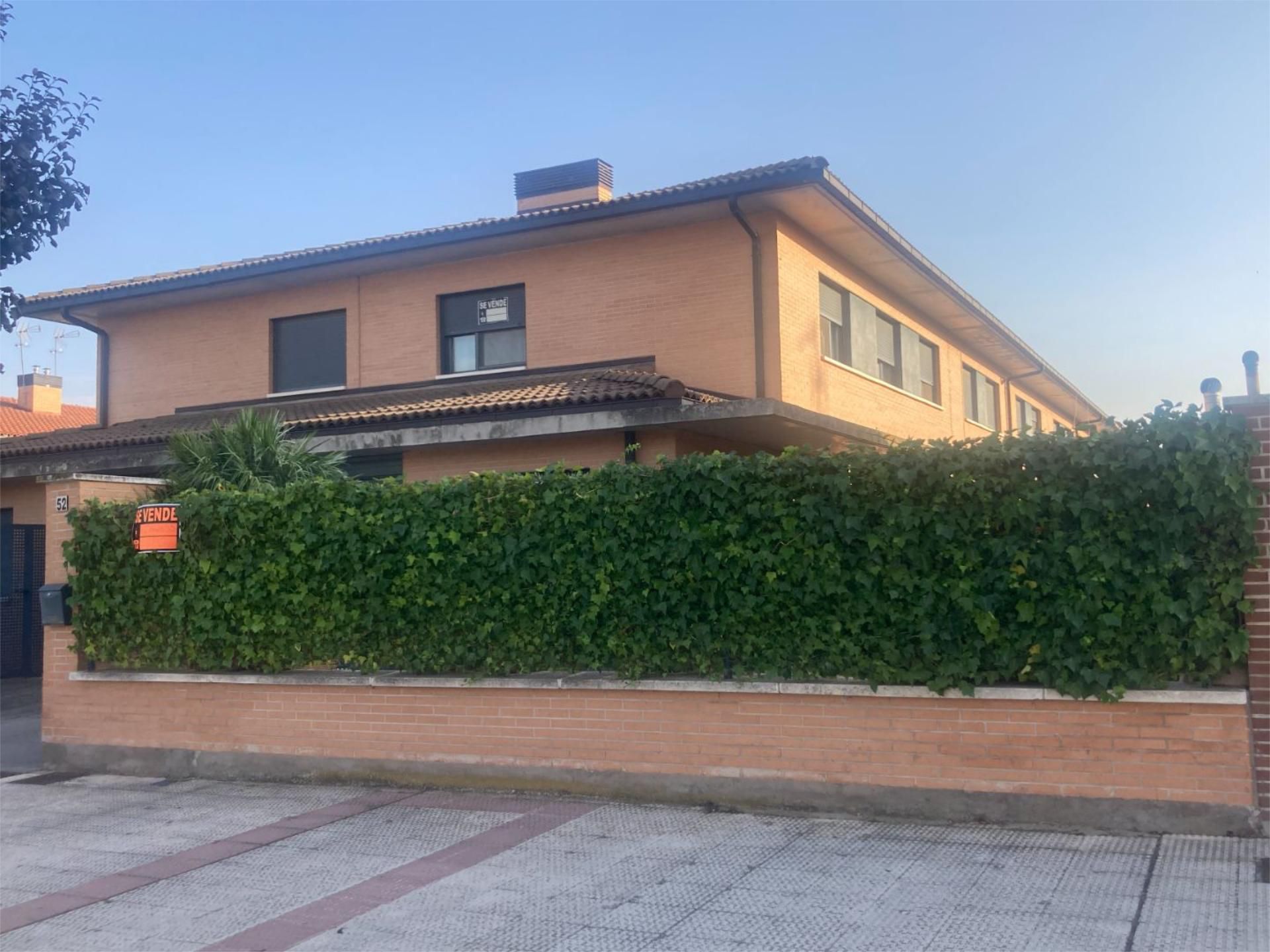 Vista exterior de Pis en venda en Castejón (Navarra) amb Calefacció, Jardí privat i Parquet