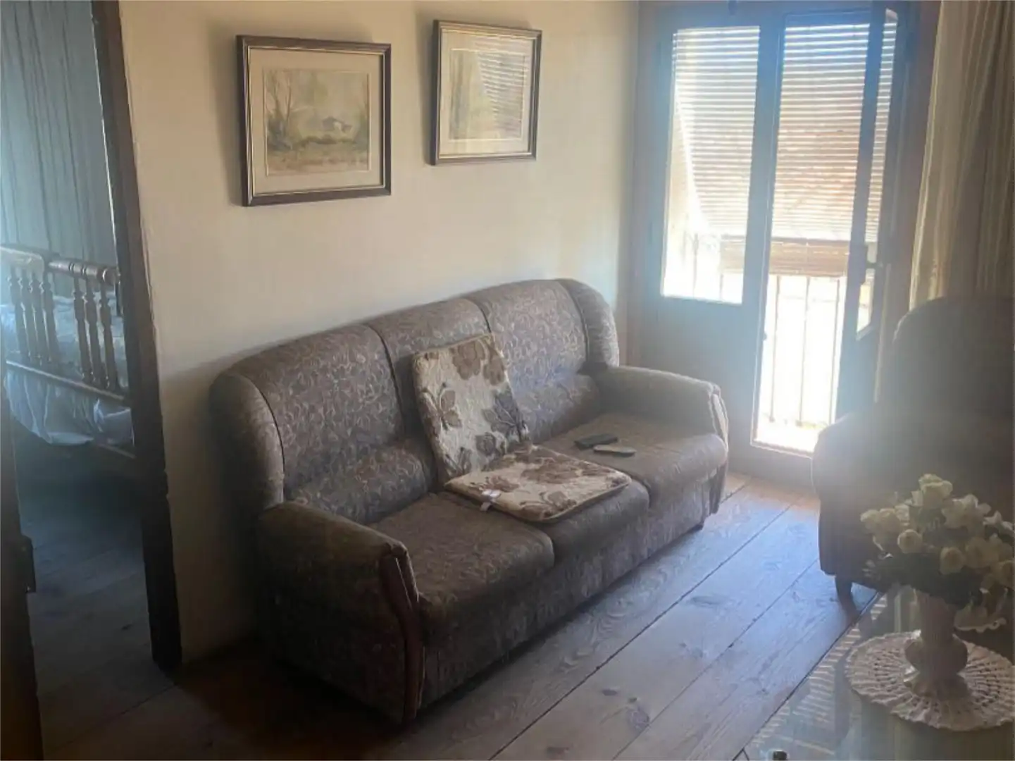 Einfamilien-Reihenhaus zum Verkauf in Calle Mayor, 30, Cerezo de Río Tirón Wohnzimmer von Einfamilien-Reihenhaus zum Verkauf in Cerezo de Río Tirón mit Balkon